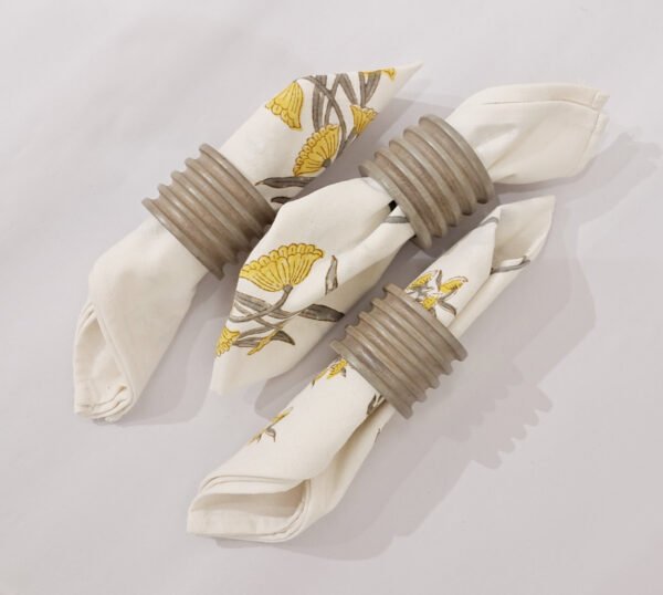 Grooved Wood Napkin Rings Set – set of 6 pieces